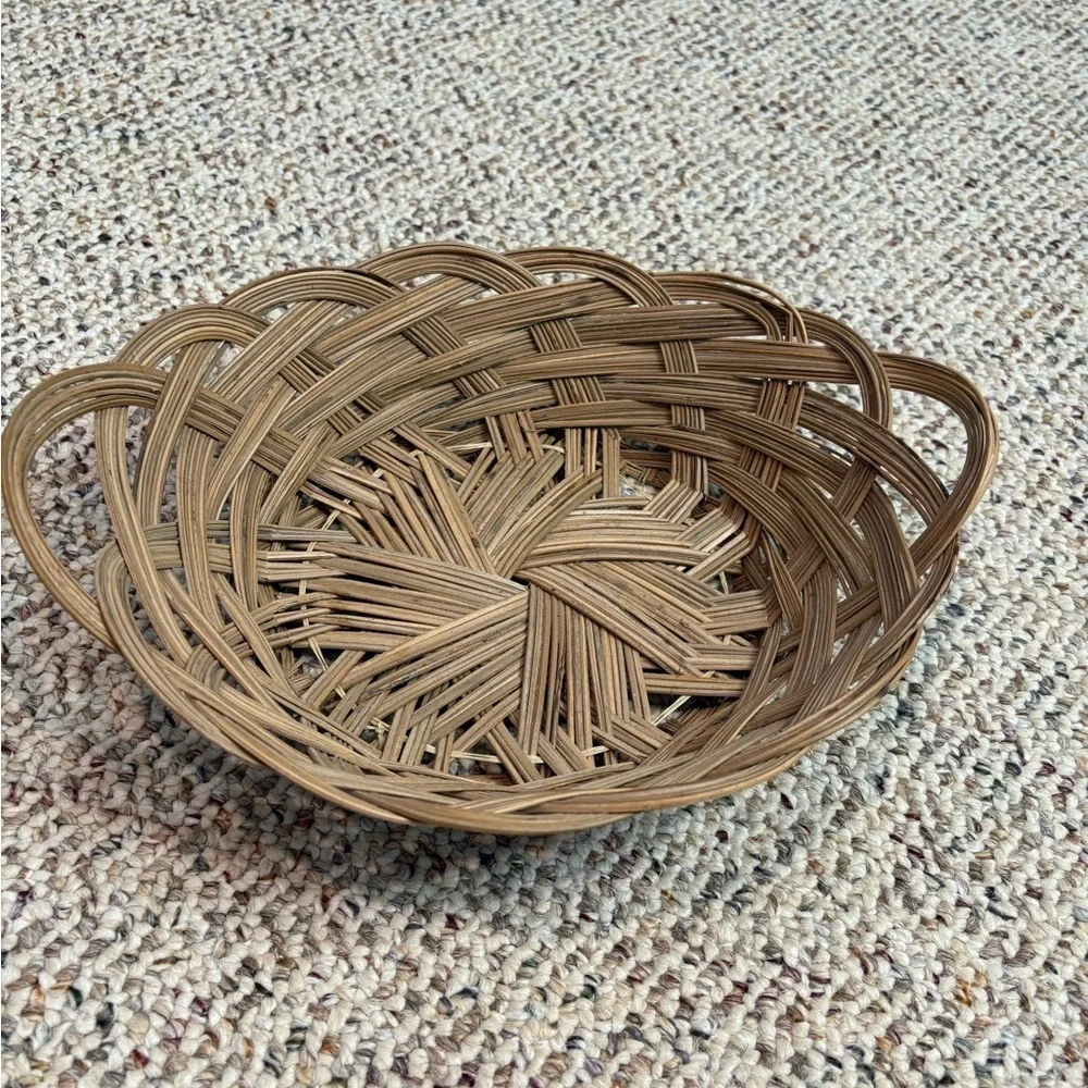 Woven Brown Retro Boho Chic Wicker Basket. Fruit Display Wall Hanging